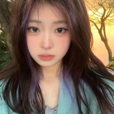 蓝色嘴巴的脸